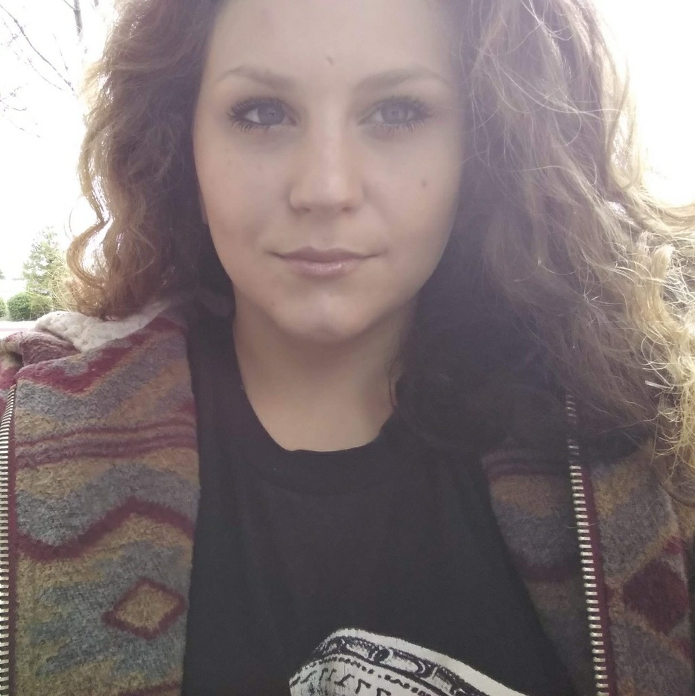 Meet your Posher, Alexis